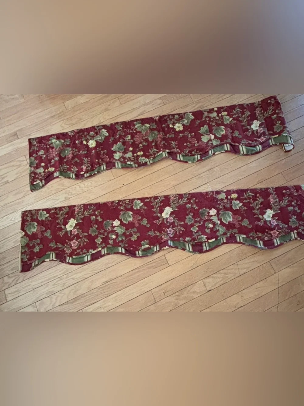 Vintage Waverly Chantilly Red Floral Valance Set